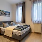 Cleopatra Apartment *
